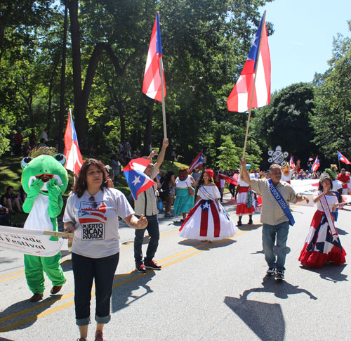 Puerto Rican community in the Parade of Flags on One World Day